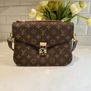 LV Pochette Metis